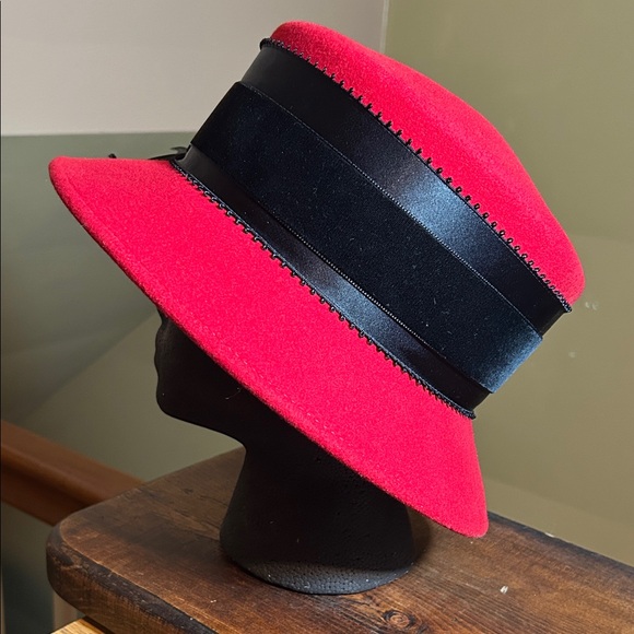 Vintage Bernar New York Red and Black Women\'s Derby Hat main image 3